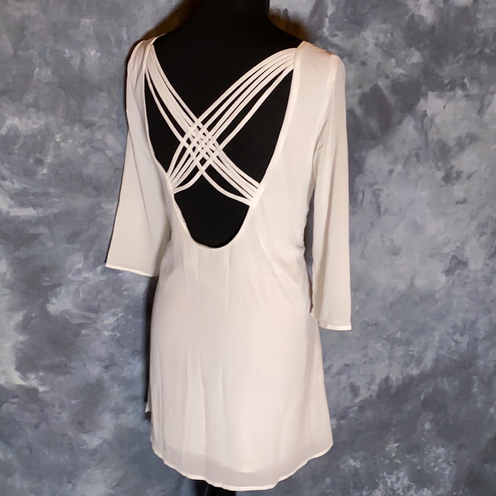 Tobi 3/4 Sleeve Dress / Cute crisscross back - Picture 4 of 16